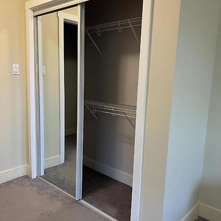 Spacious And Bright Large Suite With Separate Bathroom Richmond Extérieur photo