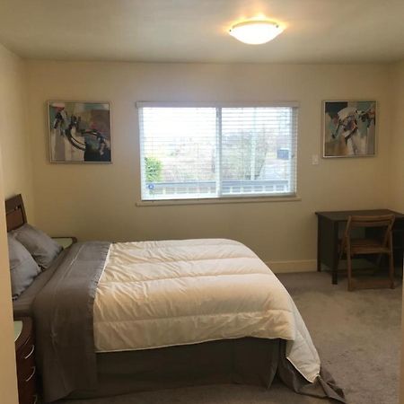 Spacious And Bright Large Suite With Separate Bathroom Richmond Extérieur photo