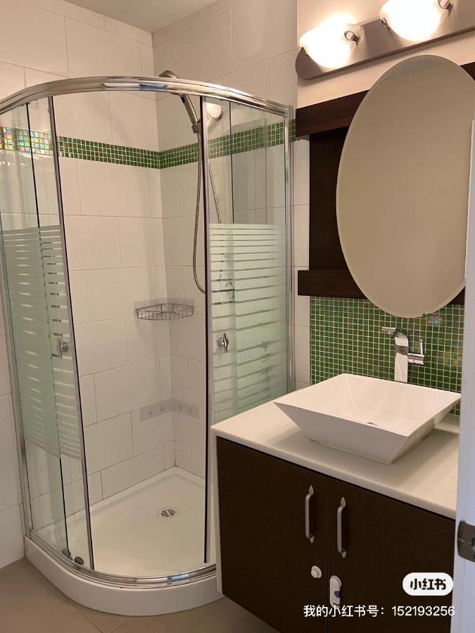 Spacious And Bright Large Suite With Separate Bathroom Richmond Extérieur photo