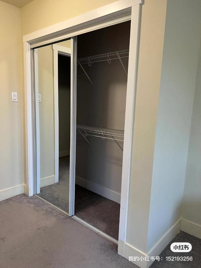 Spacious And Bright Large Suite With Separate Bathroom Richmond Extérieur photo