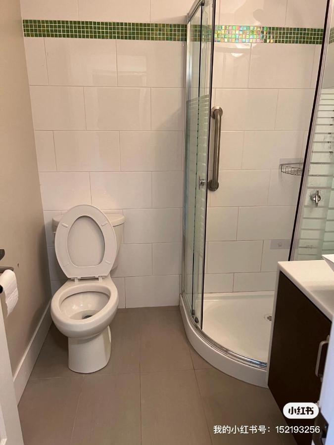 Spacious And Bright Large Suite With Separate Bathroom Richmond Extérieur photo