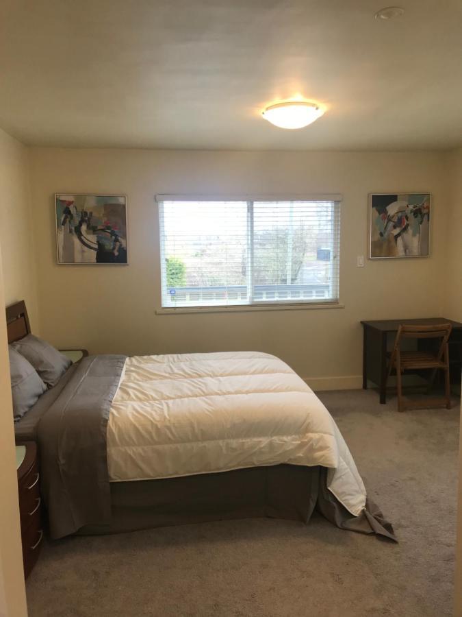 Spacious And Bright Large Suite With Separate Bathroom Richmond Extérieur photo